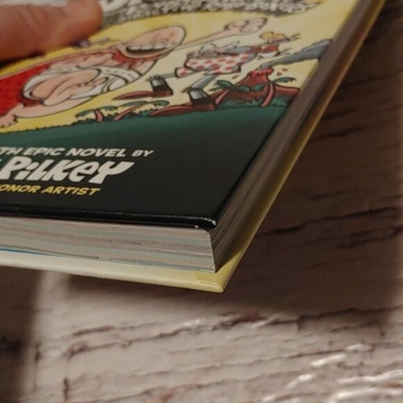 Captain Underpants Full Color Book - Picture 2 of 5